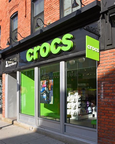 crocs store ottawa.